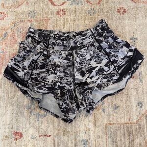 Lululemon hotty hot shorts 2.5